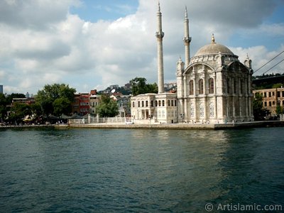 View of Ortakoy coast and Ortakoy Mosque from the Bosphorus in Istanbul city of Turkey. (The picture was taken by Artislamic.com in 2004.)