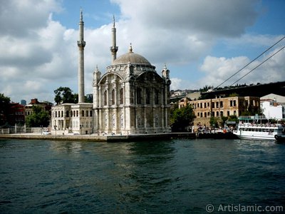 View of Ortakoy coast and Ortakoy Mosque from the Bosphorus in Istanbul city of Turkey. (The picture was taken by Artislamic.com in 2004.)