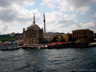 View of Ortakoy coast and Ortakoy Mosque from the Bosphorus in Istanbul city of Turkey. (The picture was taken by Artislamic.com in 2004.)