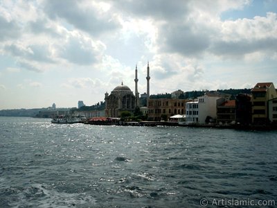 View of Ortakoy coast and Ortakoy Mosque from the Bosphorus in Istanbul city of Turkey. (The picture was taken by Artislamic.com in 2004.)