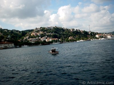 View of Kurucesme coast from the Bosphorus in Istanbul city of Turkey. (The picture was taken by Artislamic.com in 2004.)