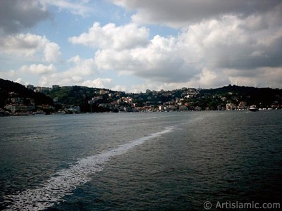 View of Arnavutkoy coast from the Bosphorus in Istanbul city of Turkey. (The picture was taken by Artislamic.com in 2004.)