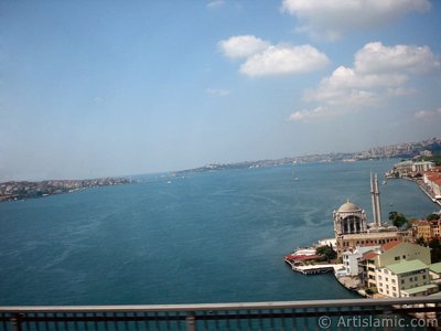 View of the Bosphorus in Istanbul from the Bosphorus Bridge over the sea of Marmara in Turkey. (The picture was taken by Artislamic.com in 2004.)