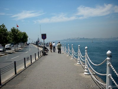 View of Kiz Kulesi (Maiden`s Tower) located in the Bosphorus from the shore of Uskudar in Istanbul city of Turkey. (The picture was taken by Artislamic.com in 2004.)