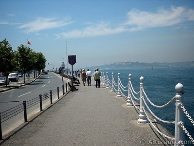 View of Kiz Kulesi (Maiden`s Tower) located in the Bosphorus from the shore of Uskudar in Istanbul city of Turkey. (The picture was taken by Artislamic.com in 2004.)