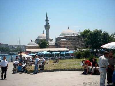 View of the shore and Semsi Pasha Mosque made by Architect Sinan in Uskudar district of Istanbul city of Turkey. (The picture was taken by Artislamic.com in 2004.)