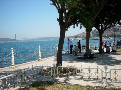 View of Bosphorus and Bosphorus Bridge from Uskudar shore of Istanbul city of Turkey. (The picture was taken by Artislamic.com in 2004.)