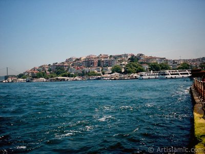 View of shore and Mihrimah Sultan Mosque from the Uskudar district in Istanbul city of Turkey. (The picture was taken by Artislamic.com in 2004.)