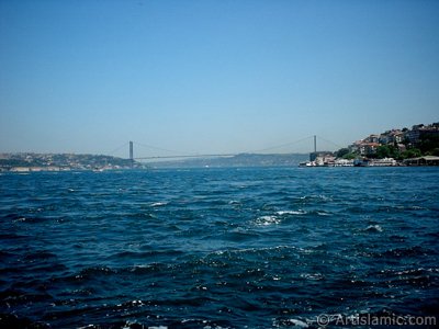 View of Bosphorus and Bosphorus Bridge from Uskudar shore of Istanbul city of Turkey. (The picture was taken by Artislamic.com in 2004.)