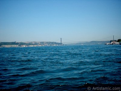 View of Bosphorus and Bosphorus Bridge from Uskudar shore of Istanbul city of Turkey. (The picture was taken by Artislamic.com in 2004.)