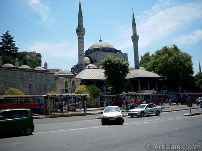 Mihrimah Sultan Mosque made by Ottoman located in Uskudar coast of Istanbul city of Turkey. (The picture was taken by Artislamic.com in 2004.)