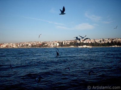 View of Uskudar-Harem coast from the Bosphorus in Istanbul city of Turkey. (The picture was taken by Artislamic.com in 2004.)
