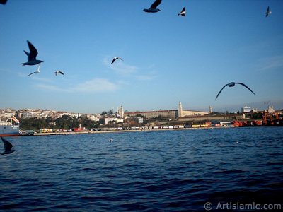 View of Uskudar-Harem coast from the Bosphorus in Istanbul city of Turkey. (The picture was taken by Artislamic.com in 2004.)