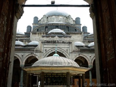 Beyazit Mosque located in the district of Beyazit in Istanbul city of Turkey. (The picture was taken by Artislamic.com in 2004.)