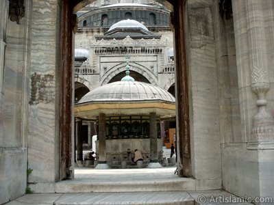 Beyazit Mosque located in the district of Beyazit in Istanbul city of Turkey. (The picture was taken by Artislamic.com in 2004.)