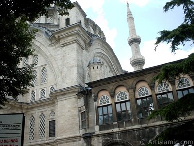 Nuruosmaniye Mosque in Beyazit district in Istanbul city of Turkey. (The picture was taken by Artislamic.com in 2004.)