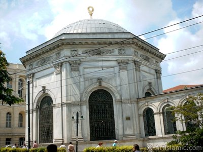 The Tombs of Sultan Abdulhamit The Second and Mahmud The Second in Cemberlitas district in Istanbul city of Turkey. (The picture was taken by Artislamic.com in 2004.)