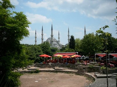 Sultan Ahmet Mosque (Blue Mosque) located in the district of Sultan Ahmet in Istanbul city of Turkey. (The picture was taken by Artislamic.com in 2004.)