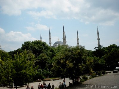 Sultan Ahmet Mosque (Blue Mosque) located in the district of Sultan Ahmet in Istanbul city of Turkey. (The picture was taken by Artislamic.com in 2004.)