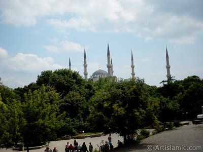 stanbul`da Sultan Ahmet Camisi. (Resim 2004 ylnda islamiSanat.net tarafndan ekildi.)