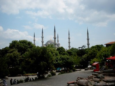 Sultan Ahmet Mosque (Blue Mosque) located in the district of Sultan Ahmet in Istanbul city of Turkey. (The picture was taken by Artislamic.com in 2004.)