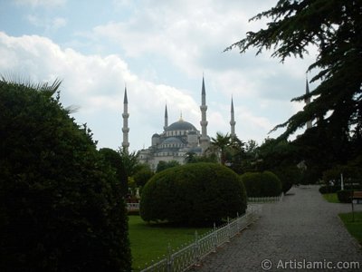 Sultan Ahmet Mosque (Blue Mosque) located in the district of Sultan Ahmet in Istanbul city of Turkey. (The picture was taken by Artislamic.com in 2004.)
