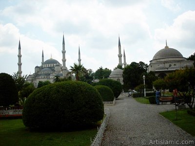 Sultan Ahmet Mosque (Blue Mosque) located in the district of Sultan Ahmet in Istanbul city of Turkey. (The picture was taken by Artislamic.com in 2004.)