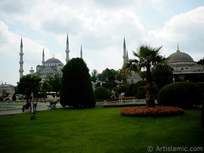 stanbul`da Sultan Ahmet Camisi. (Resim 2004 ylnda islamiSanat.net tarafndan ekildi.)