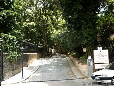 View of a street next to Gulhane Park takes you to Topkapi Palace in Istanbul city of Turkey. (The picture was taken by Artislamic.com in 2004.)