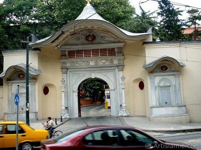 View of Gulhane district in Istanbul city of Turkey. (The picture was taken by Artislamic.com in 2004.)