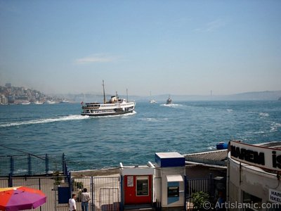 View of jetties and coast from an overpass at Eminonu district in Istanbul city of Turkey. (The picture was taken by Artislamic.com in 2004.)