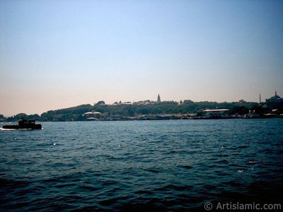View of Eminonu coast, Ayasofya Mosque (Hagia Sophia) and Topkapi Palace from the shore of Karakoy in Istanbul city of Turkey. (The picture was taken by Artislamic.com in 2004.)