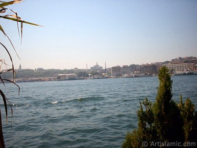 View of Eminonu coast, Ayasofya Mosque (Hagia Sophia) and Topkapi Palace from the shore of Karakoy in Istanbul city of Turkey. (The picture was taken by Artislamic.com in 2004.)