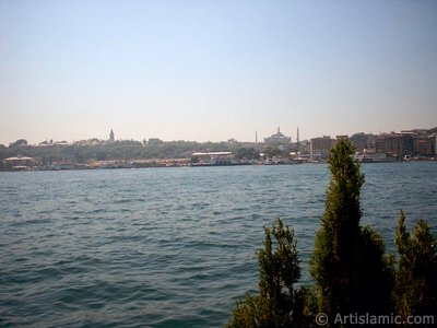 View of Eminonu coast, Ayasofya Mosque (Hagia Sophia) and Topkapi Palace from the shore of Karakoy in Istanbul city of Turkey. (The picture was taken by Artislamic.com in 2004.)