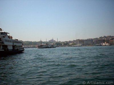 View of Eminonu coast and Ayasofya Mosque (Hagia Sophia) from the shore of Karakoy in Istanbul city of Turkey. (The picture was taken by Artislamic.com in 2004.)
