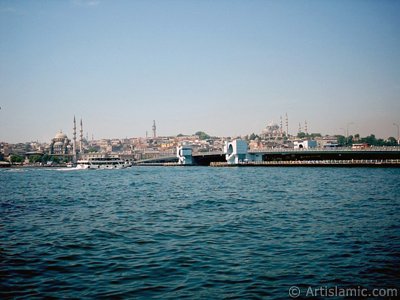 View of (from left) Yeni Cami (Mosque), (at far behind) Beyazit Mosque, Beyazit Tower, Galata Brigde and Suleymaniye Mosque from the shore of Karakoy in Istanbul city of Turkey. (The picture was taken by Artislamic.com in 2004.)