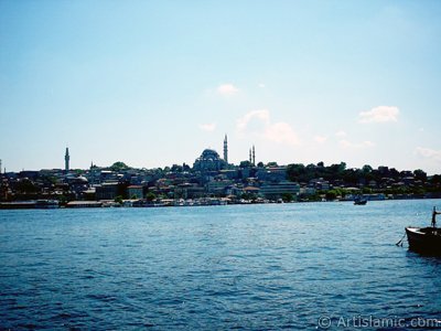 View of Eminonu coast, (from left) Beyazit Tower, (below) Rustem Pasha Mosque and (above) Suleymaniye Mosque from the shore of Karakoy-Persembe Pazari in Istanbul city of Turkey. (The picture was taken by Artislamic.com in 2004.)