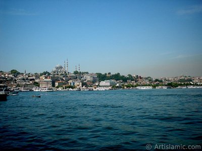 View of Eminonu coast, Rustem Pasha Mosque (at below left), (above) Suleymaniye Mosque and (on the horizon right) Fatih Mosque from the shore of Karakoy-Persembe Pazari in Istanbul city of Turkey. (The picture was taken by Artislamic.com in 2004.)