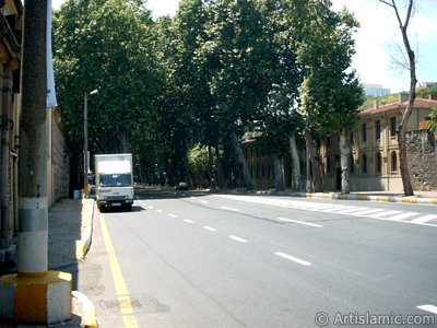 The way of Dolmabahce-Besiktas in Istanbul city of Turkey. (The picture was taken by Artislamic.com in 2004.)