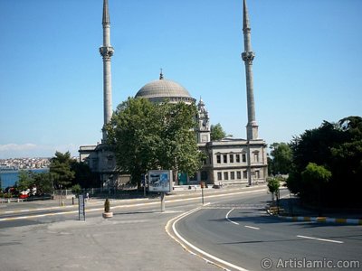 View of Dolmabahce coast and Valide Sultan Mosque in Dolmabahce district in Istanbul city of Turkey. (The picture was taken by Artislamic.com in 2004.)