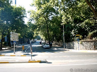 stanbul Dolmabahe Saray nnden Taksim-Maka yoluna bak. (Resim 2004 ylnda islamiSanat.net tarafndan ekildi.)