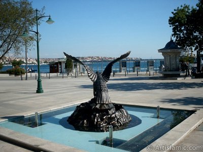 View of a park on the shore of Besiktas district and the coast of Uskudar on the horizon in Istanbul city of Turkey. (The picture was taken by Artislamic.com in 2004.)