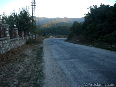 View of Termal-Gokcedere Village in Yalova city of Turkey. (The picture was taken by Artislamic.com in 2004.)