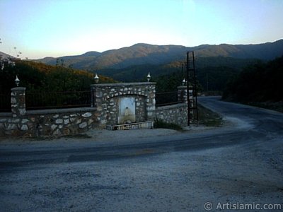 View of Termal-Gokcedere Village in Yalova city of Turkey. (The picture was taken by Artislamic.com in 2004.)