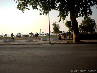 View of Yalova city in Turkey. (The picture was taken by Artislamic.com in 2004.)