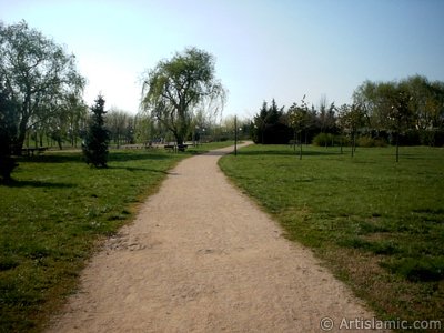 View of Botanical Park in Bursa city of Turkey. (The picture was taken by Artislamic.com in 2004.)