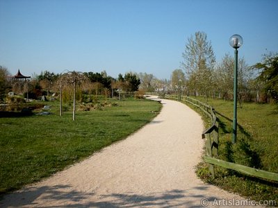 View of Botanical Park in Bursa city of Turkey. (The picture was taken by Artislamic.com in 2004.)