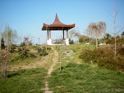 View of Botanical Park in Bursa city of Turkey. (The picture was taken by Artislamic.com in 2004.)