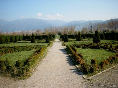 View of Botanical Park in Bursa city of Turkey. (The picture was taken by Artislamic.com in 2004.)