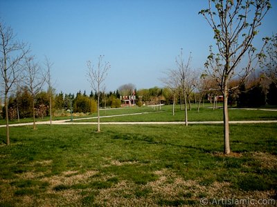 View of Botanical Park in Bursa city of Turkey. (The picture was taken by Artislamic.com in 2004.)